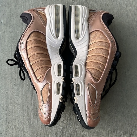 NIKE Air Max Tailwind lV Sneakers Size 10 - Picture 6 of 9